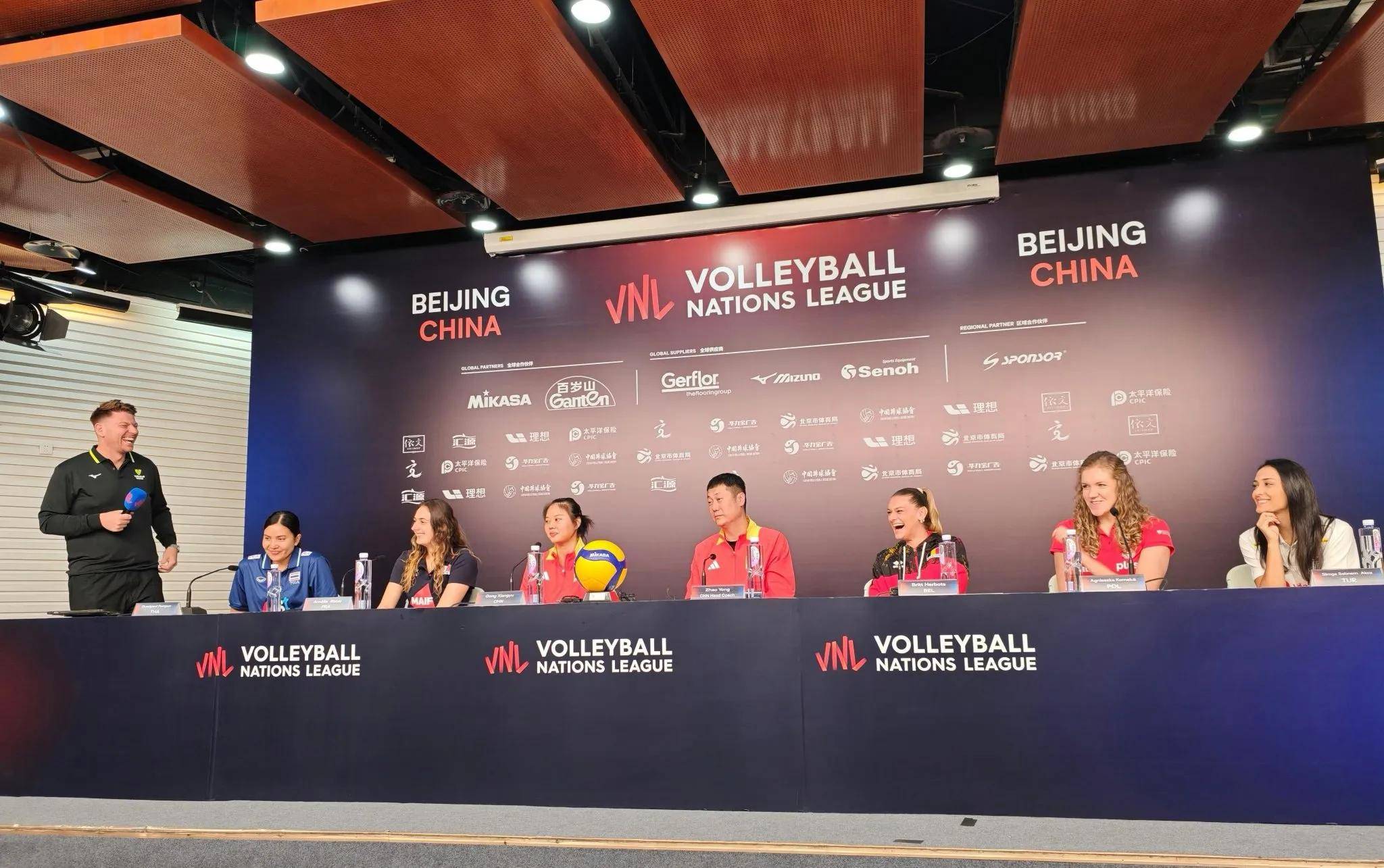 中国女排赛后接受采访：恒大是我最难对付的对手